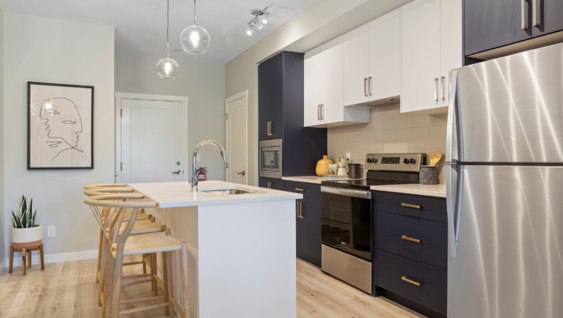 Q Condo Coastal Kitchen Island